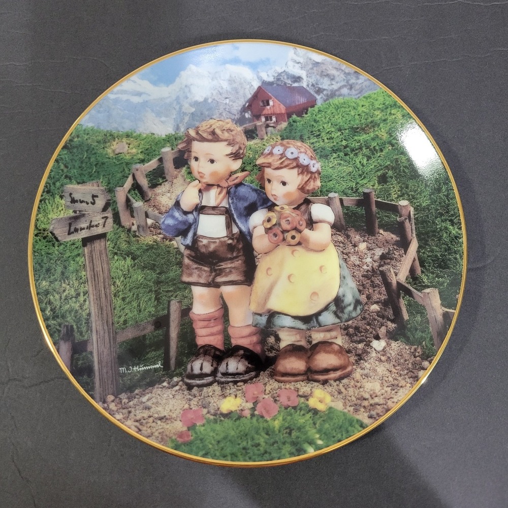 MJ Hummel "Country Crossroads" Plate Little Companions Danbury Mint Gold 8"